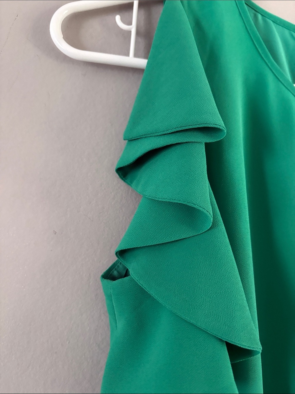 🎊Vince Camuto Emerald Green Ruffle Sleeve Shift Dress - Picture 5 of 8